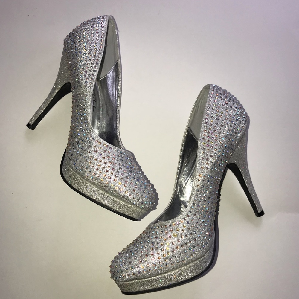 SOLD 💵 Kiss & Tell Silver Bling High Heels Size 8.5
